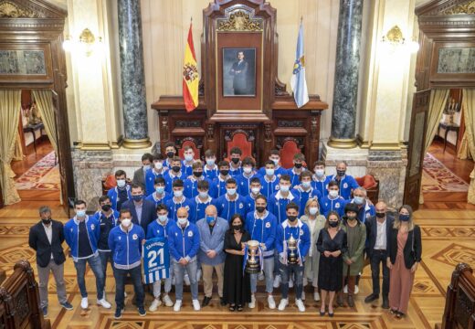 A Corporación homenaxea os xuvenís do Deportivo por lograr a Copa de Campións